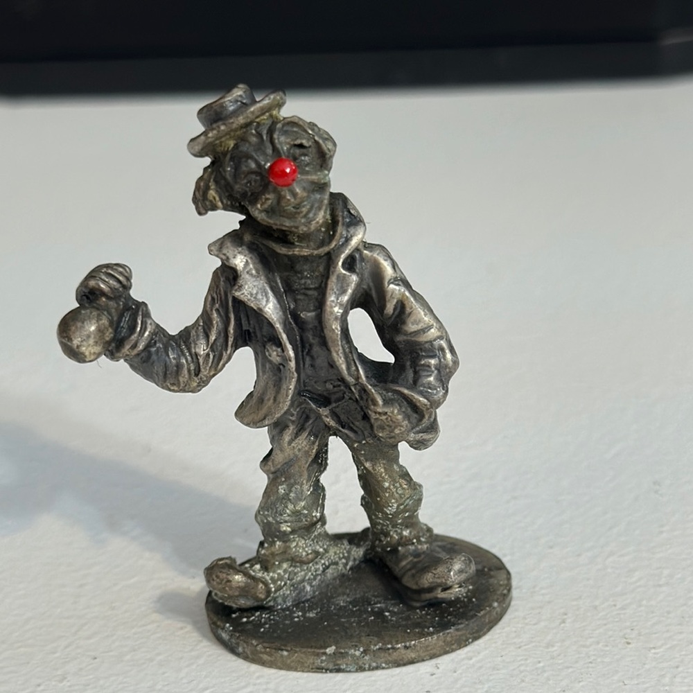 Clown trinket pewter. Stands alone on base. Red nose. Hobo style